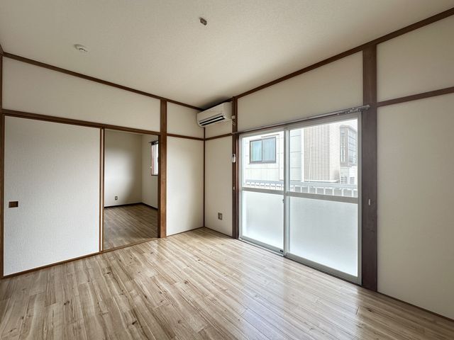 ﾊﾞﾙｺﾆｰ側洋室(ｴｱｺﾝ有)