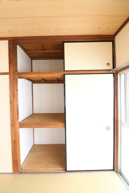洋室隣和室4.5帖(収納