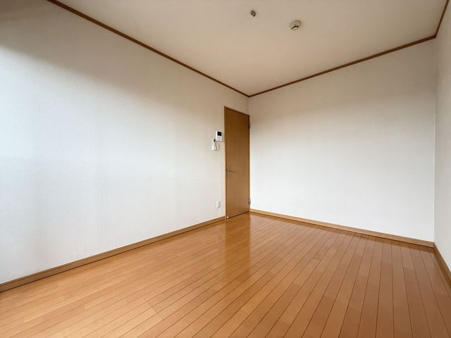 バルコニー側洋室