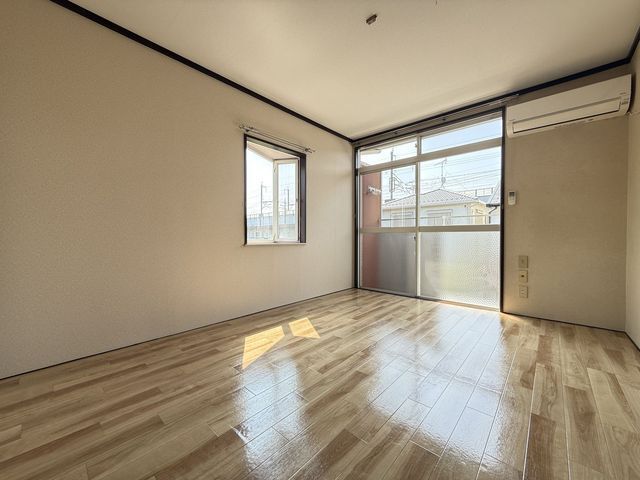 バルコニー側洋室