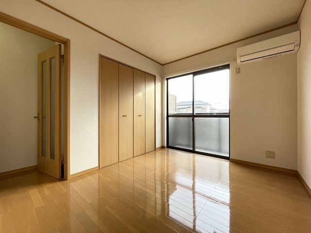 ﾊﾞﾙｺﾆｰ側洋室(ｴｱｺﾝ)