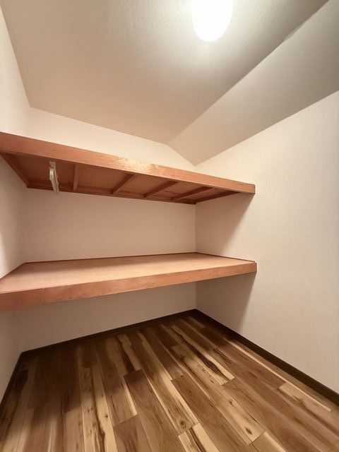 2階洋和室(収納)