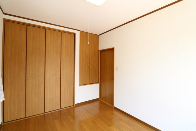 2階バルコニー側洋室