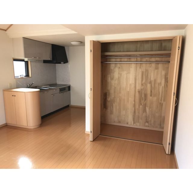 上部棚付き大型収納スペース