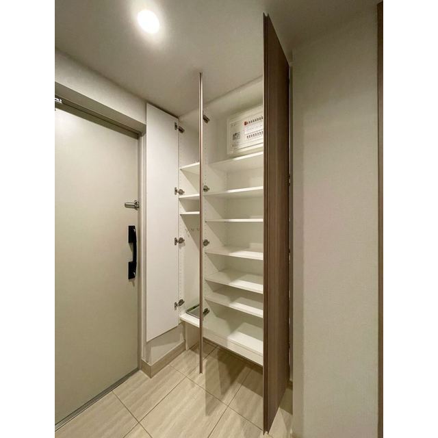 下足入