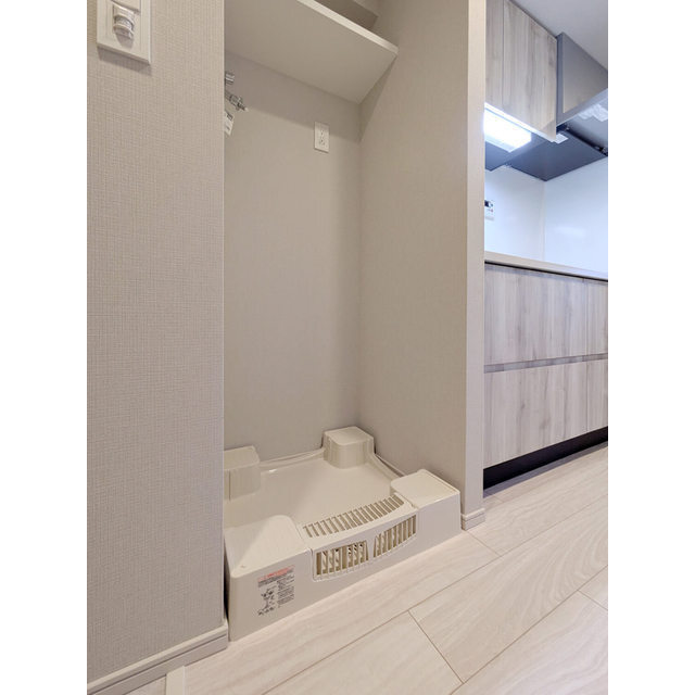 室内洗濯機置場上に棚あり(同タイプ別室の写真)