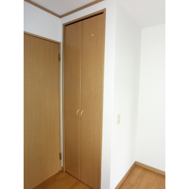 ☆キッチン前にもめずらしく収納が・・☆