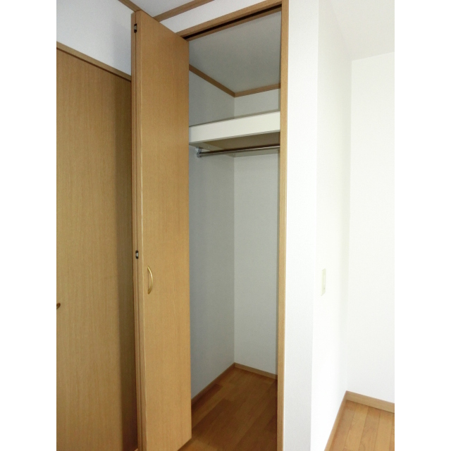 ☆長い洋服がかけられるクローゼット型☆