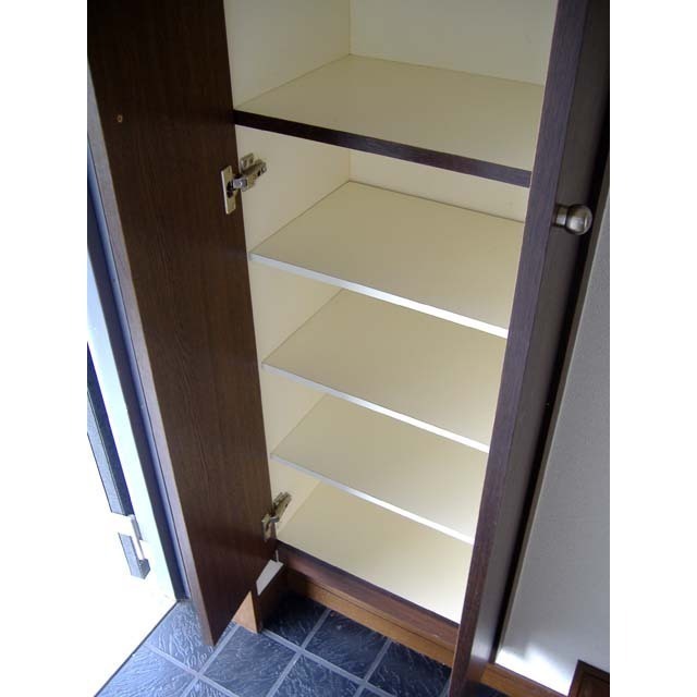 玄関収納※写真は類似部屋になります。現状優先