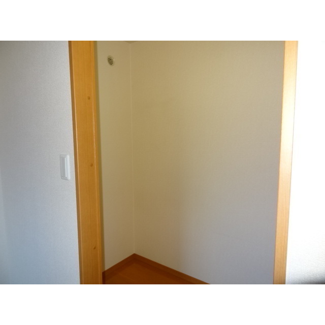 ウォークインクローゼット※写真は類似部屋になります。現状優先