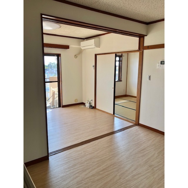 南洋間：照明残置