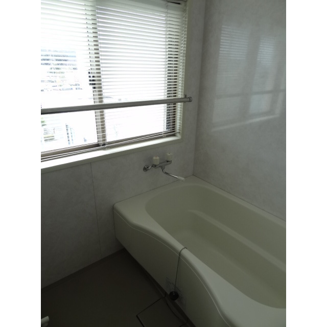 浴室には窓があり換気も十分にできます!