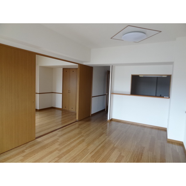 広々として明るいリビング