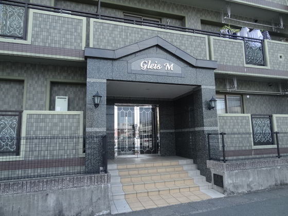 建物北側は駐車場です