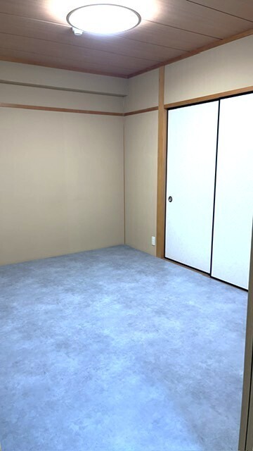 真ん中洋室