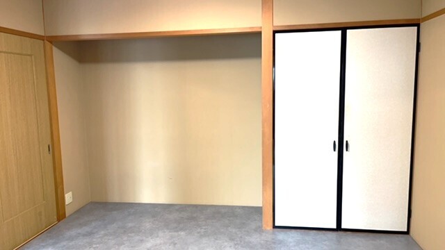 真ん中洋室