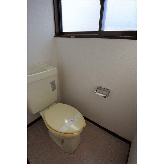 温水洗浄暖房便座つきます