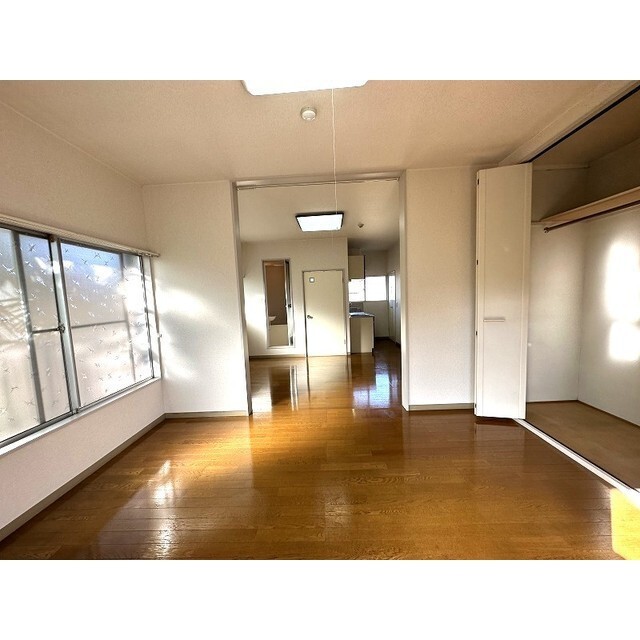 天井も高く開放的な居室