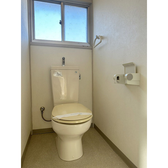 トイレも明るく広々