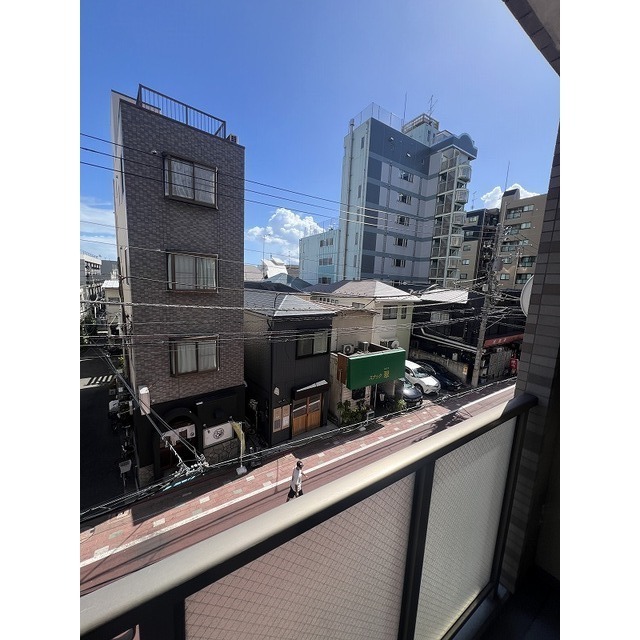 窓を開ければ心地いい風が入り込みます♪