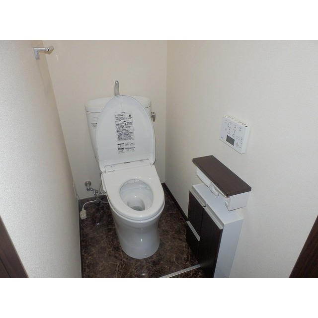 全自動開閉節水トイレ