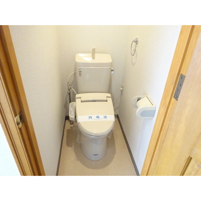 ウォシュレット・棚もあります