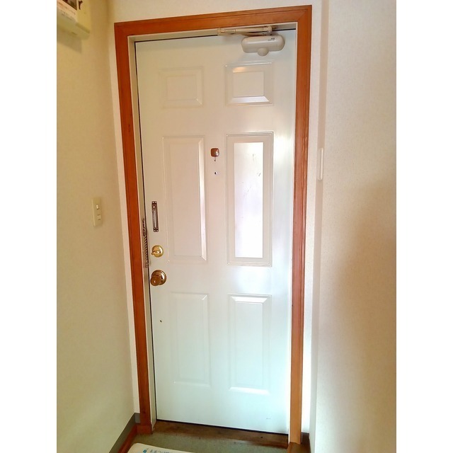 おしゃれな白い扉です