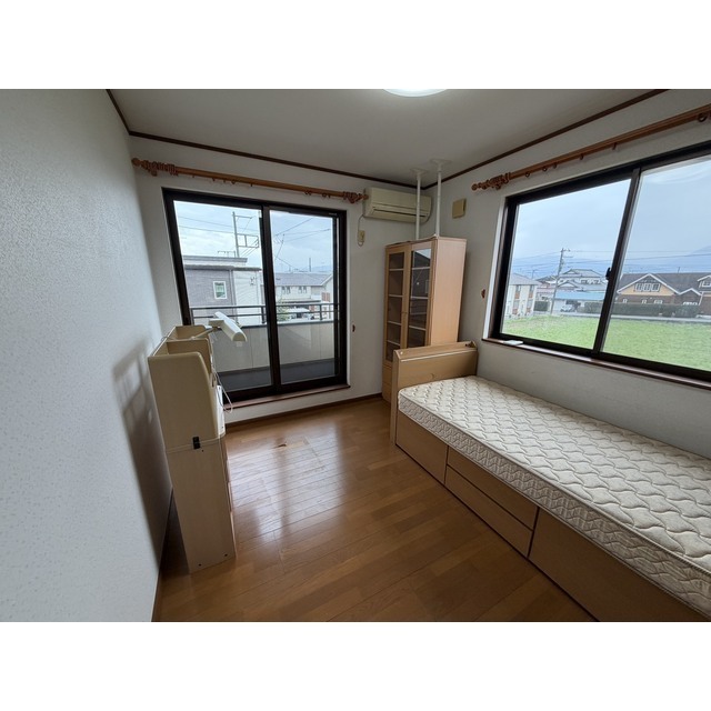 2F洋室（西側）2　こちらのお部屋か富士山を望みます