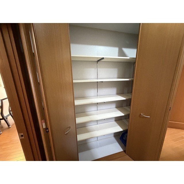 1Fホール部分にも充実の収納スペース