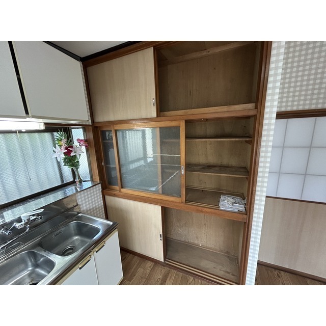 キッチン横備え付け収納
