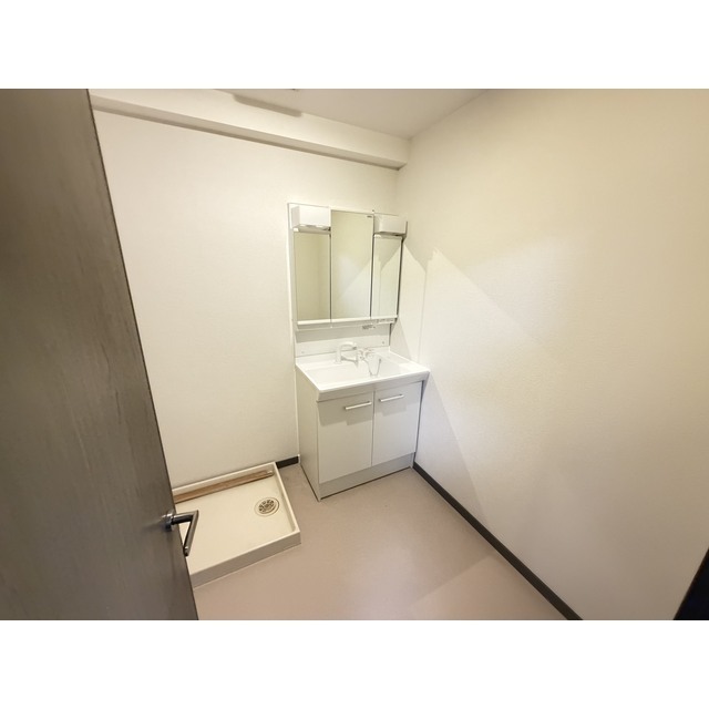 防水パンあり・洗面化粧台リフォーム済み