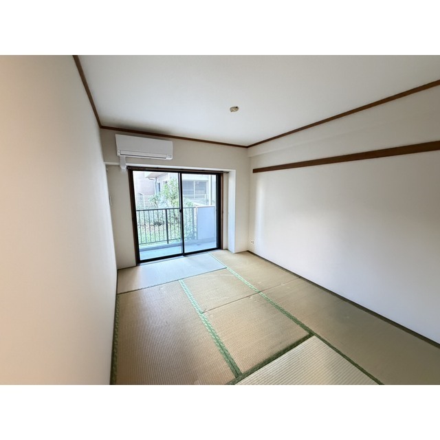 専用庭に面した和室