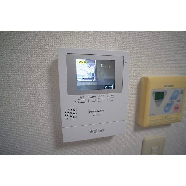 ★相手の顔が見れて安心のモニターホン★