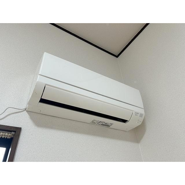 洋室8帖に対応の2.5kwエアコン完備。