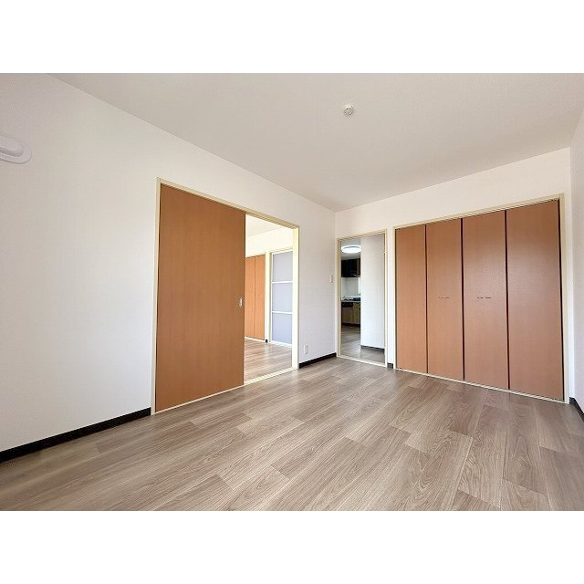 クローゼットのある寝室向けのお部屋です♪