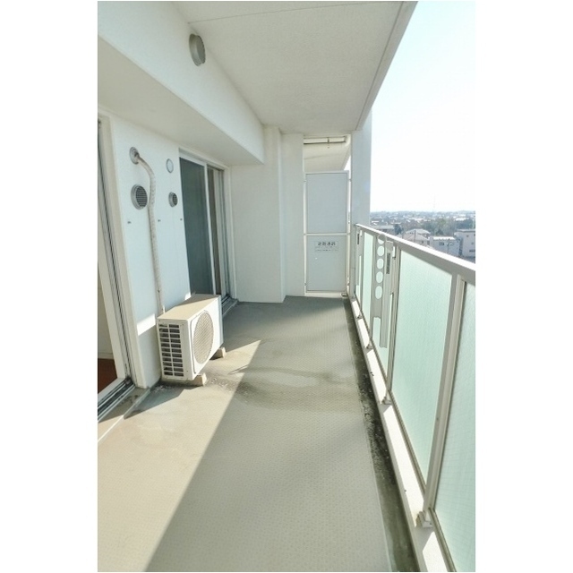 洗濯物を干しても余裕のあるワイドバルコニーです！