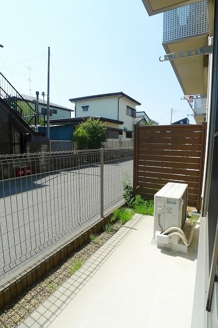 広々とした南東向きの陽当たりの良いテラス。