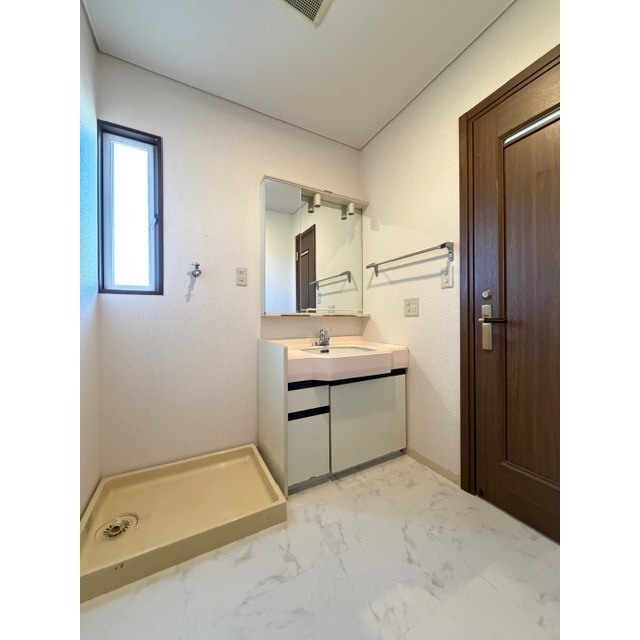 2階　洗面・洗濯機置場