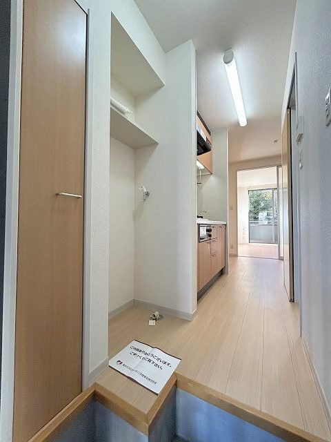 シューズボックス・室内洗濯機置き場のある玄関。