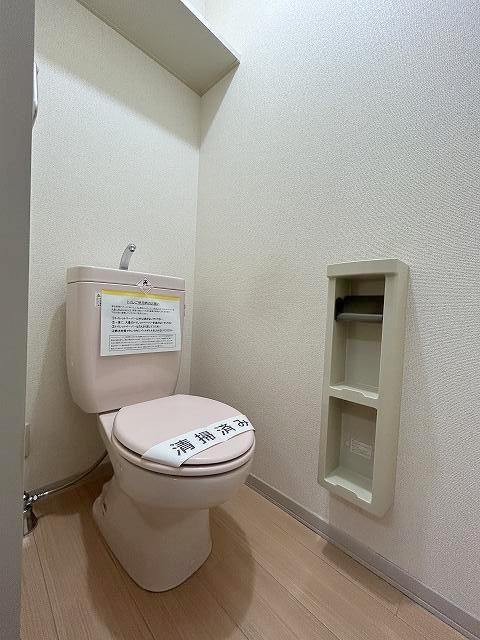 収納スペースのあるトイレです。