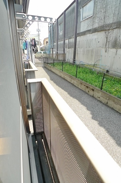 隣家と距離が離れていて日当たり良好です。