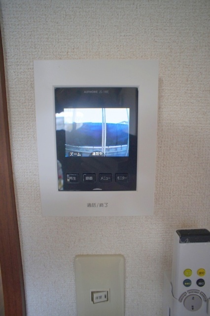 相手を確認できて安心のモニターホン♪