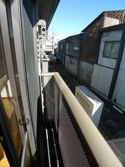 シャッター付きで安心のバルコニー。