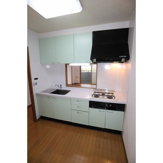 3口ガスコンロ+グリル付きのシステムキッチンです!※現況優先