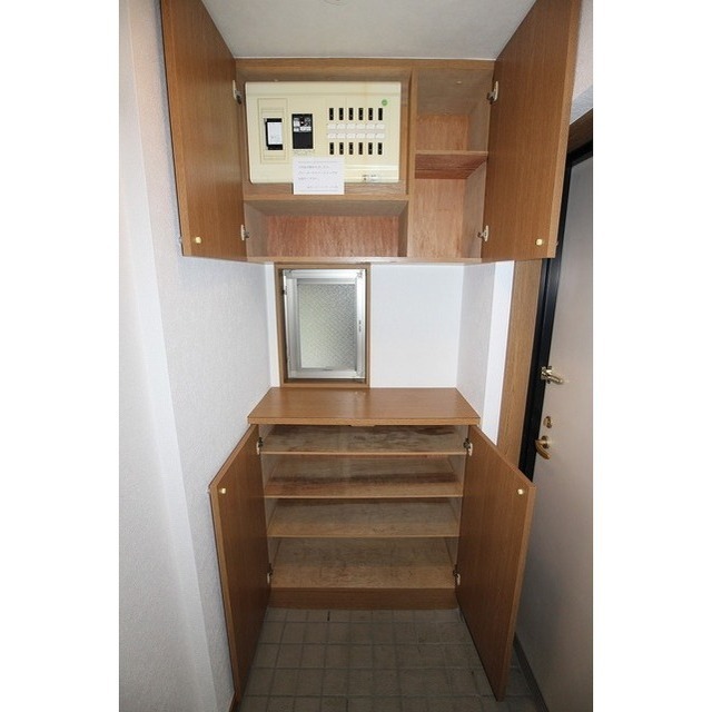 シューズボックス付きの玄関です♪※現況優先