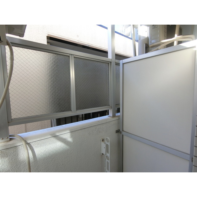 目隠しがあるので反対側の建物が気になりません！