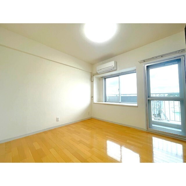 6帖の洋室※写真は同タイプ別のお部屋