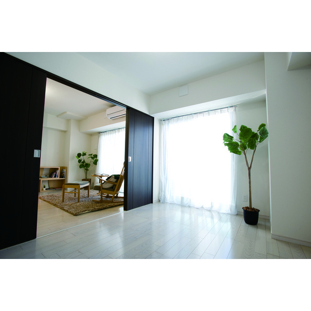 10.2帖のLDK・6帖の洋室※家具等は設備ではありません