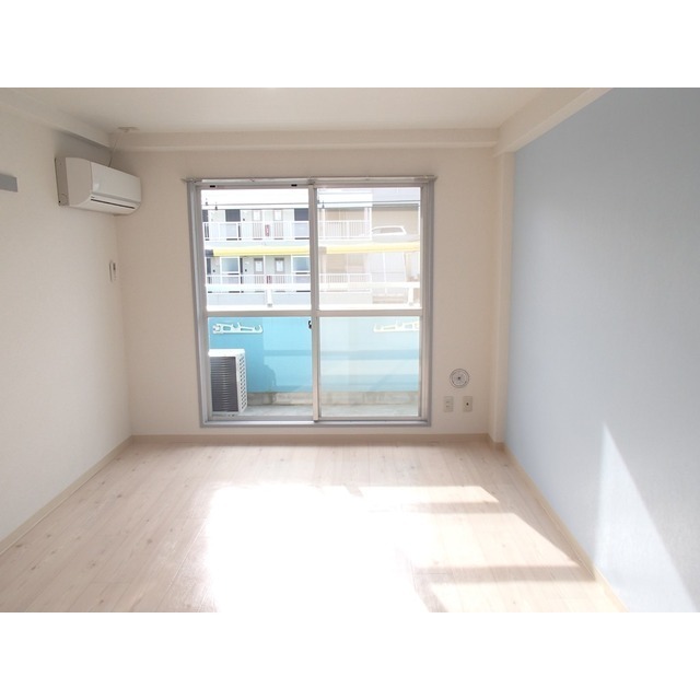 写真は同タイプ別部屋。壁の色が異なる場合あり。