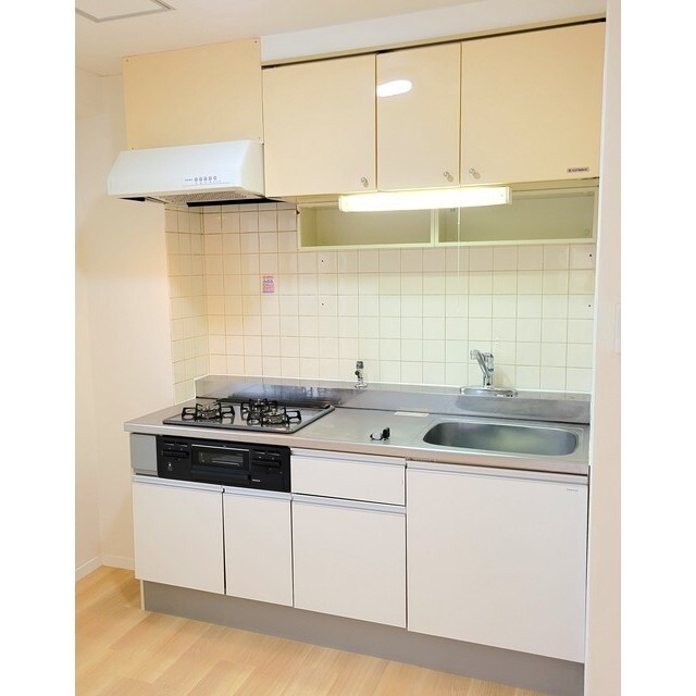 システムキッチン（3口ガスコンロ・グリル付）♪